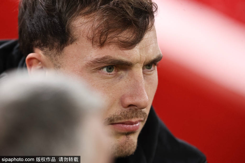 斯洛特的战术思考：欧冠出局与联赛冠军之间的深思